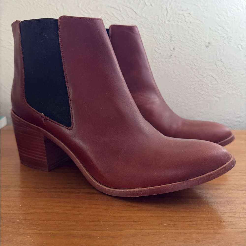 EUC Nisolo Heeled Chelsea Boot - Brandy